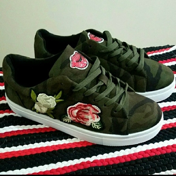 Shoes - Embroidered Camo Sneakers Size 10 NWOT